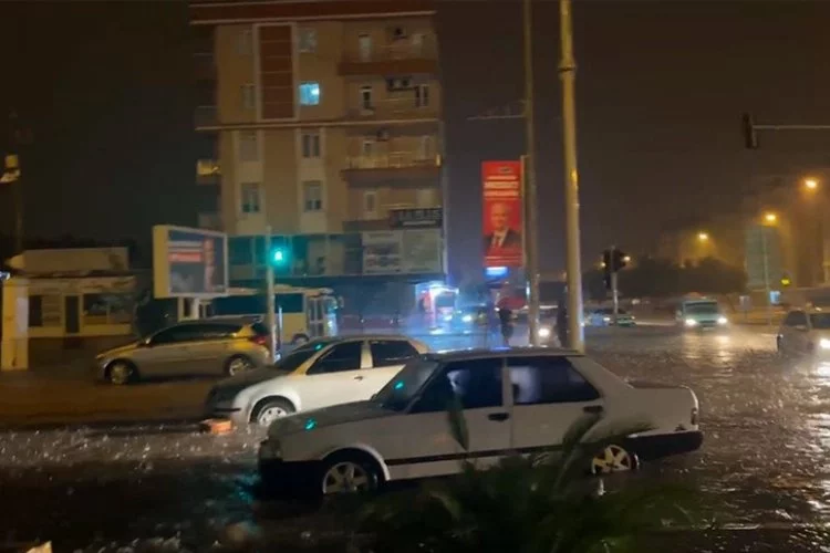 Antalya'da yağış etkili oldu: Okullar 1 gün tatil edildi