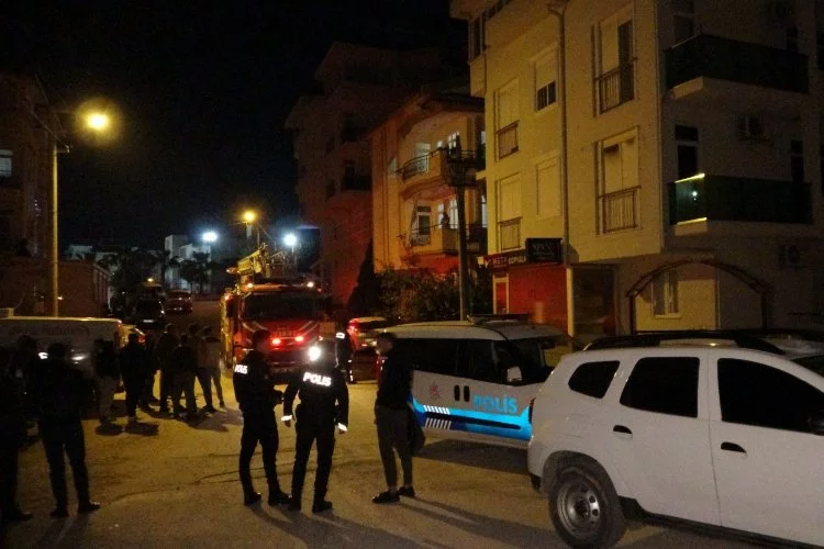 Antalya’da yangın paniği: Mahalleli sokağa döküldü