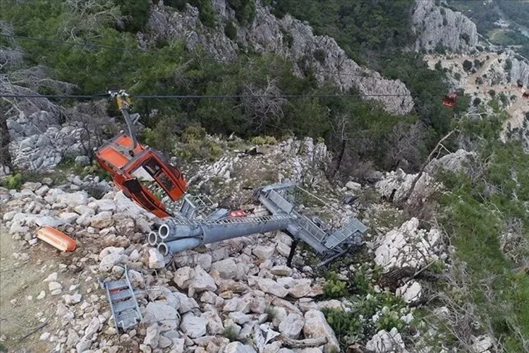 Antalya'daki teleferik kazası sonrası enkaz havadan görüntülendi: Korkunç kazadan geriye kalanlar