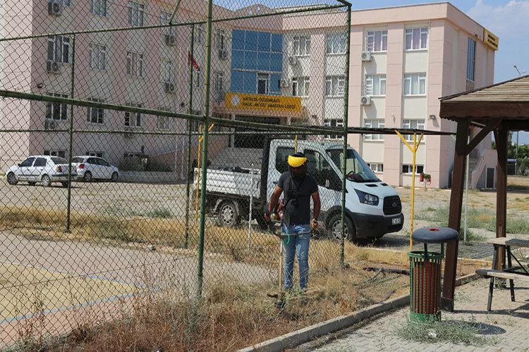 Antalya’da okul bahçeleri yenileniyor
