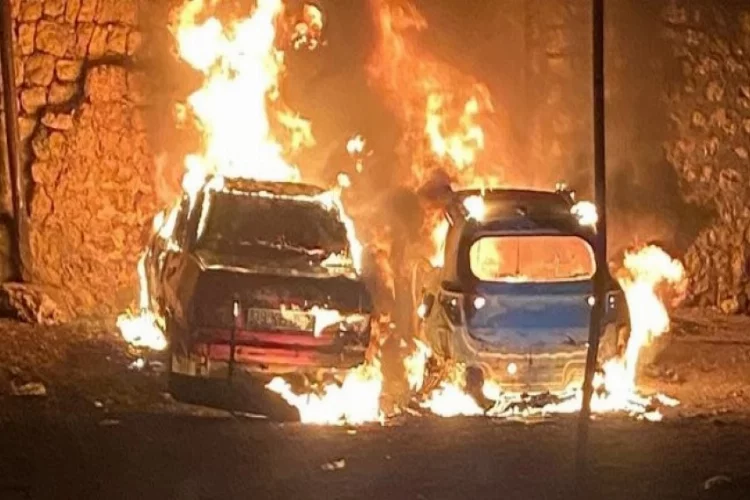 Mardin’de park halindeki 4 araç yandı