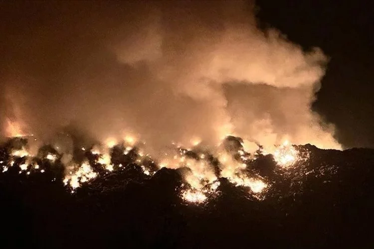 Artvin'de çöp sahasında yangın: Metan gazı patladı