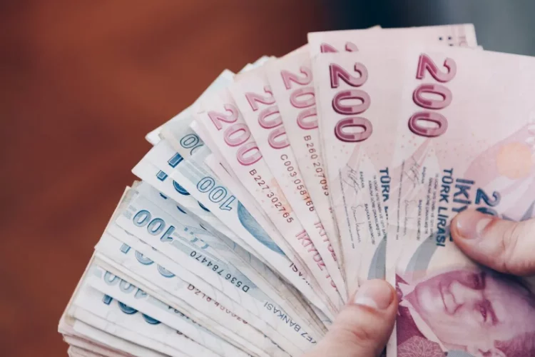 Milyonların gözü asgari ücret zammında: Türk-İş için alt sınır 14 bin lira