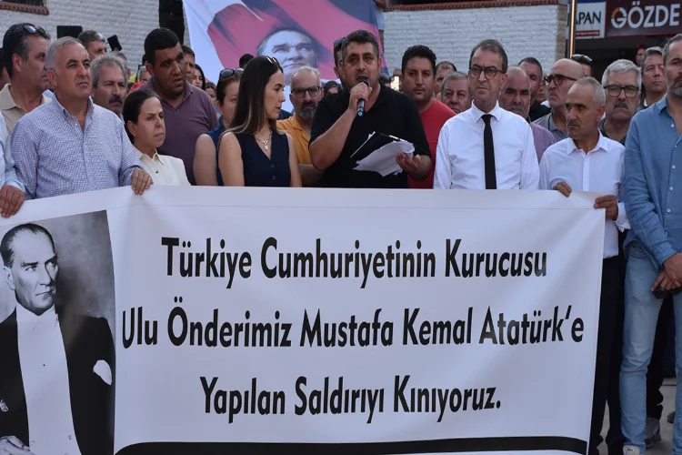 İzmir'de Atatürk Anıtı'na yönelik saldırıya ilişkin açıklama
