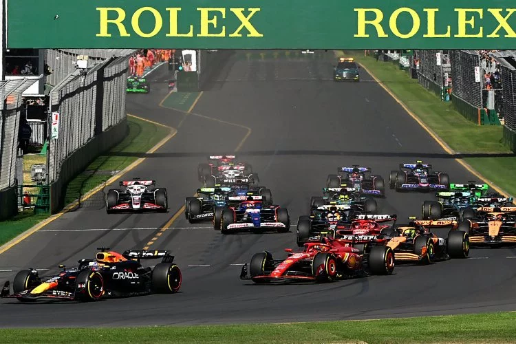 Avustralya Grand Prix'sini  Ferrari'nin İspanyol pilotu Carlos Sainz kazandı