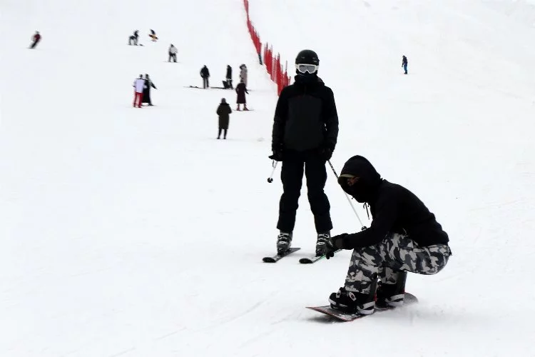 Ergan Dağı'nda hafta sonu kayak heyecanı