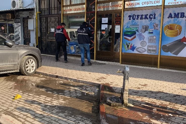 Bursa'da silahlı saldırı: Aracıyla geldi, dükkana ateş etti
