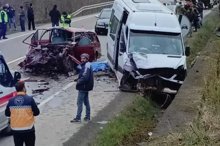 Ordu’da feci kaza: otomobil ile minibüs çarpıştı! 2 ölü, 1 yaralı