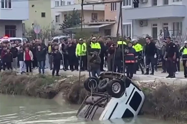 Mersin'de araç sulama kanalına düştü: Sürücü hayatını kaybetti
