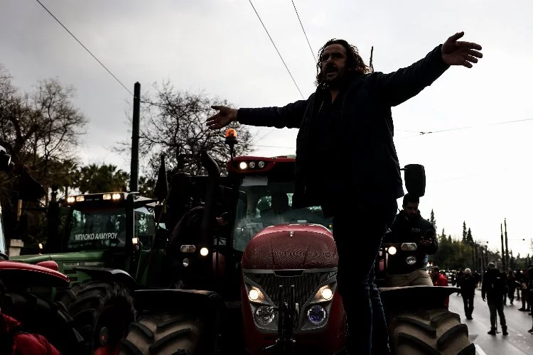 Yunanistan’da çiftçiler yeniden sokakta