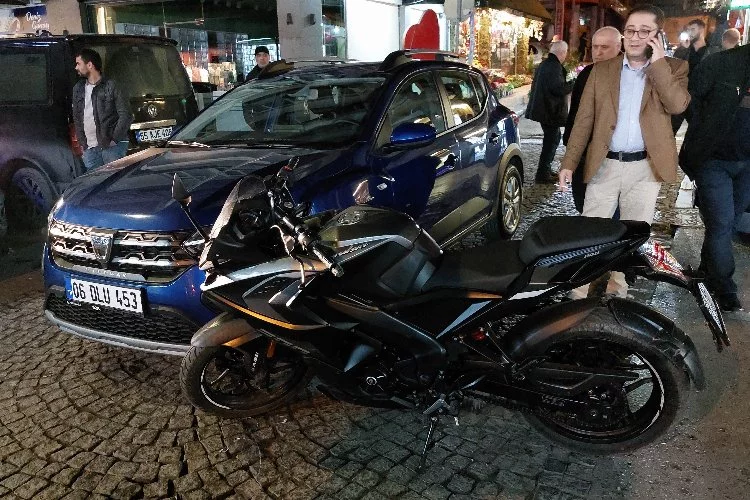 Samsun'da kaza! Otomobil ile motosiklet çarpıştı