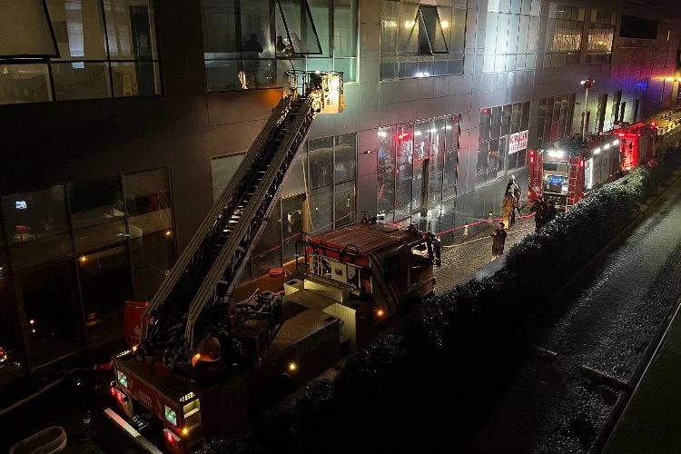 Bakırköy'de rezidansta korkutan yangın