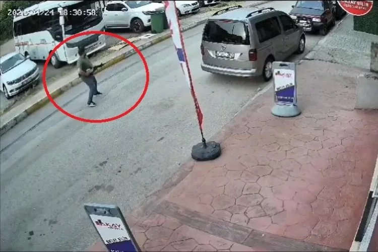 Kocaeli'de dehşet! Cadde ortasında ateş edip bir genci kovaladı