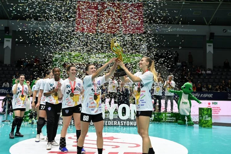 Hentbolda Kadınlar Türkiye Kupası'nı Konyaaltı Belediyespor kazandı
