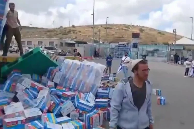 Yahudi yerleşimciler Gazze’ye giden insani yardım konvoyuna saldırdı