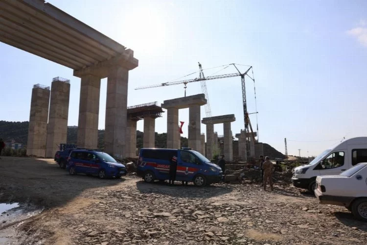 Aydın'da otoyol inşaatında vinç devrildi: 1 ölü