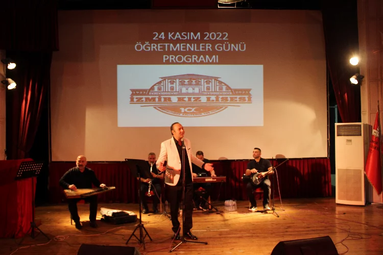 İzmir Kız Lisesinden Öğretmenler Günü konseri