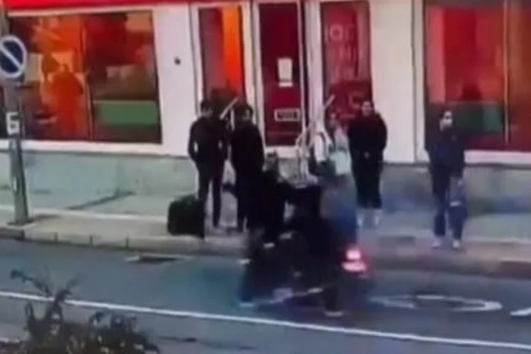 İzmir'de yoldaki motosikletliye çantayla vurup düşüren şüpheli yakalandı