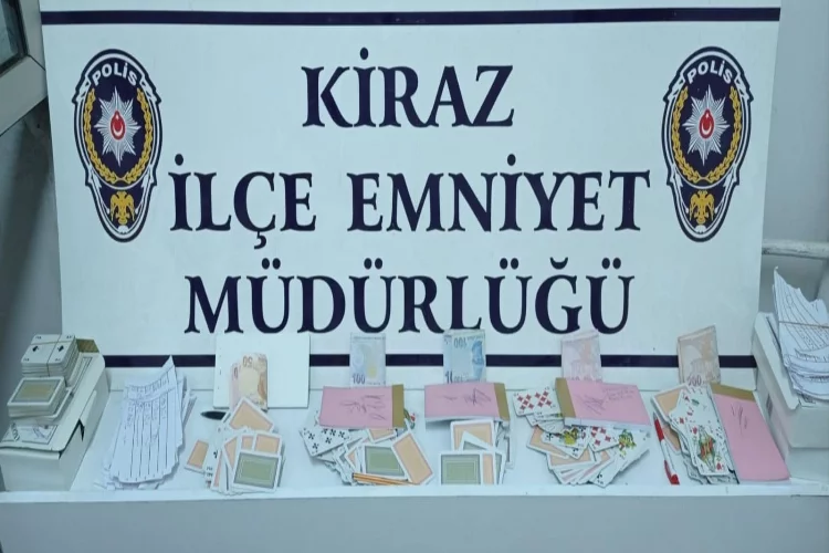 İzmir'de 'Okuma-Yazma Derneği'ne kumar baskını