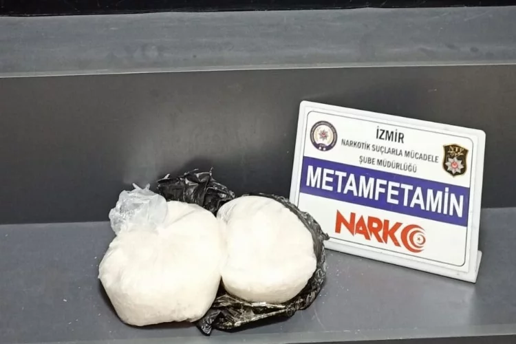 İzmir'de 2 kilogram metamfetamin ele geçirildi