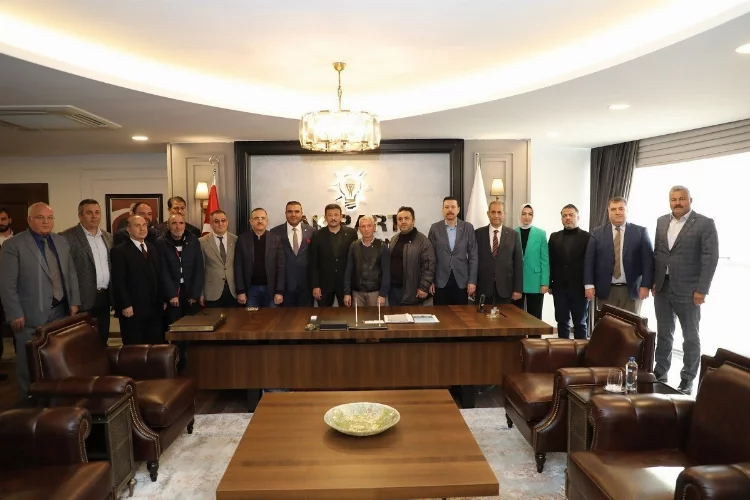 AK Parti İzmir’den oda başkanlarına rozet