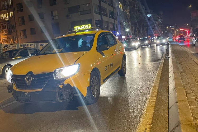 İzmir'de yolun karşısına geçerken taksinin çarptığı kadın hayatını kaybetti
