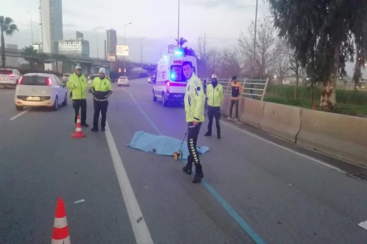 İzmir Konak'ta kaza: Çarpan araç sürücüsü durmadı