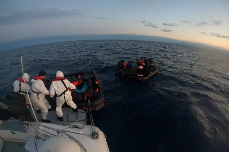 Yunanistan’ın Türk kara sularına ittiği 45 düzensiz göçmen kurtarıldı
