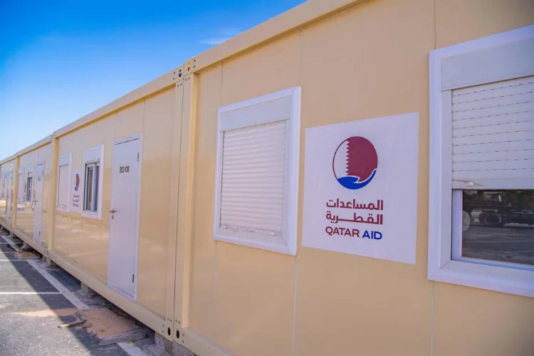 Katar'dan Türkiye ve Suriye'ye gönderilecek 10 bin mobil evin ilk bölümü yola çıkıyor