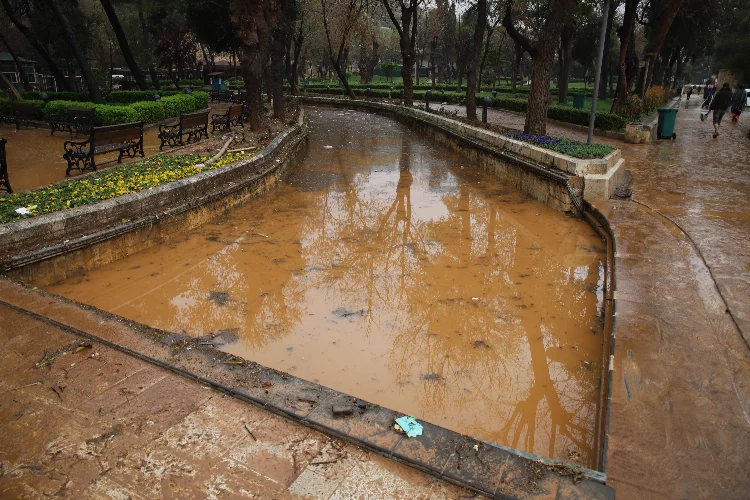 Yağışlar Balıklıgöl'ü de vurdu Balıklıgöl çamurla kaplandı