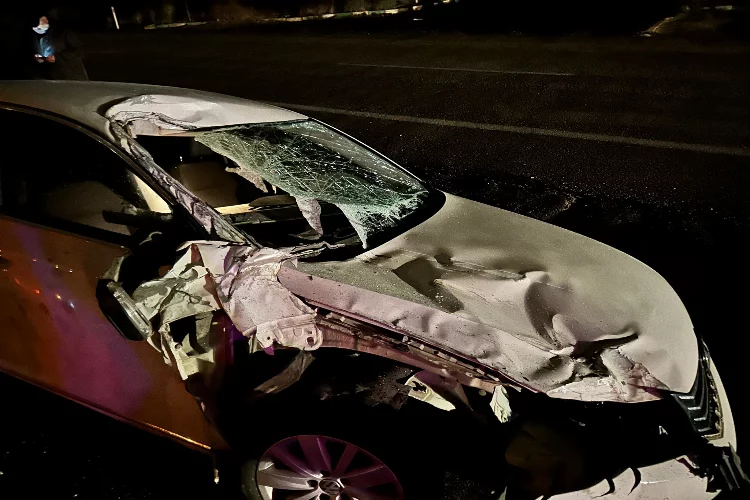 Afyonkarahisar'da kaza: Otomobil kullanılamaz halde