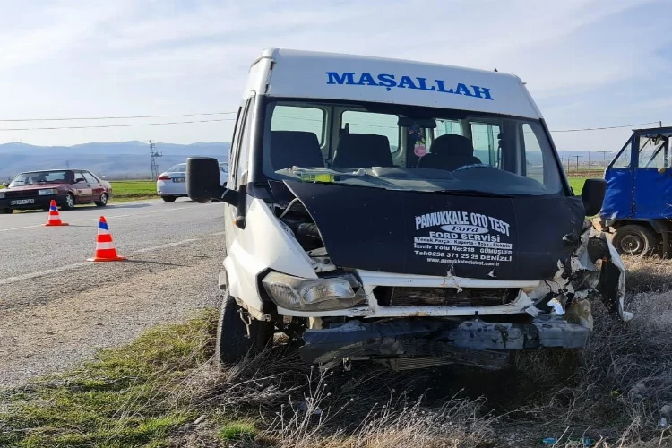 Afyonkarahisar'da minibüs kazası