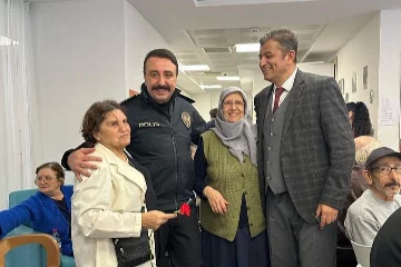 İzmir'de polisten huzurevine duygulandıran ziyaret