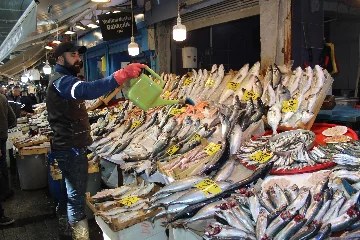Ramazan geldi, balık fiyatları düşüşe geçti