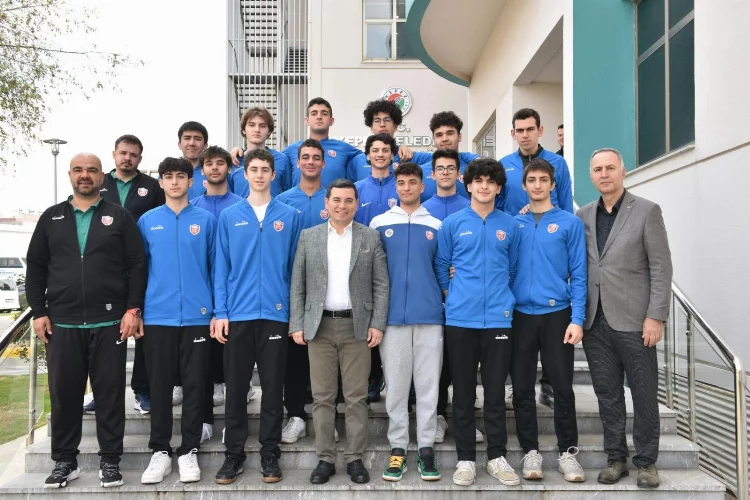 Kepez Belediye Başkanı Hakan Tütüncü, basketbolcuları ağırladı