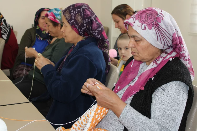 Aydın'daki örgü kursu depremzede kadınlara terapi oldu