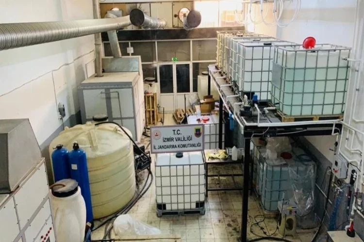 İzmir'de kimya fabrikasına sahte içki operasyonu