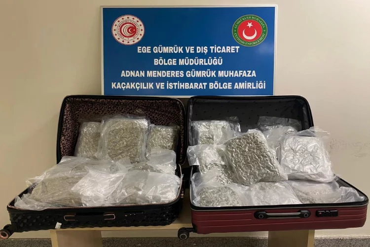 İzmir’deki havalimanında valizde uyuşturucu ele geçirildi