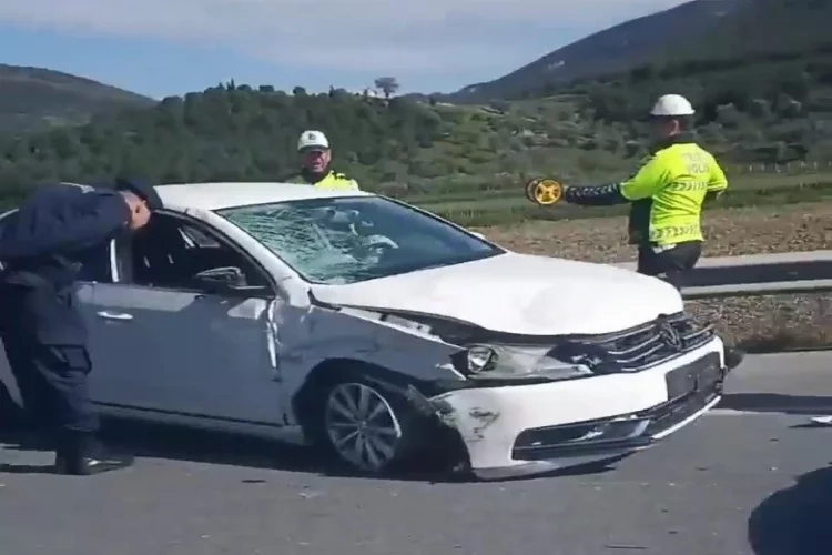 İzmir'de feci kaza: Araçtan inerken otomobil çarptı
