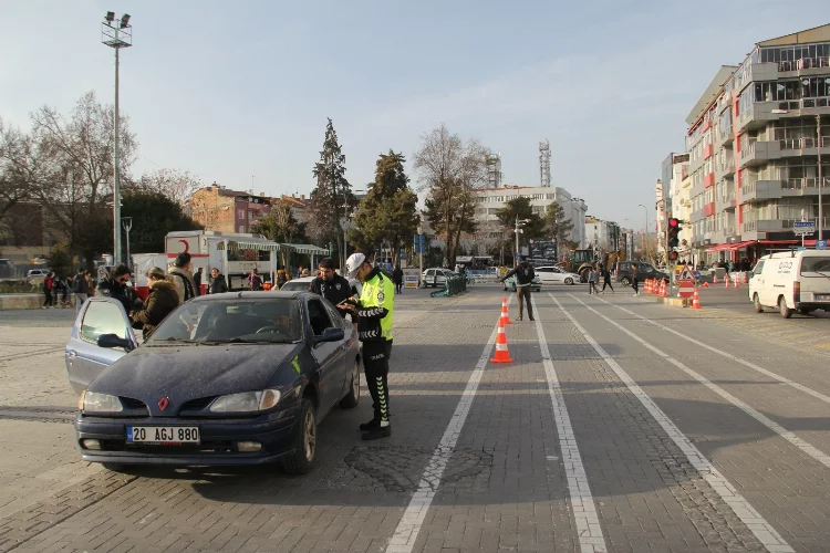 Uşak’ta 921 sürücüye para cezası kesildi