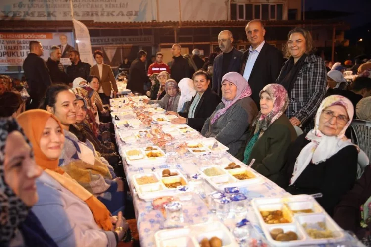 Büyükşehir’in iftar sofraları Aydınlılarla buluşmaya devam ediyor