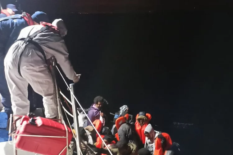 İzmir sahil güvenlikte düzensiz göçmen nöbeti