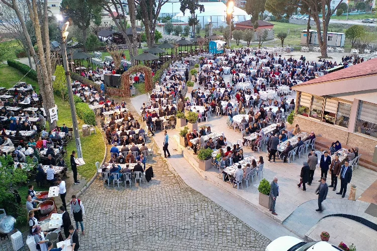 Bergama’da 2 bin kişilik iftar sofrası kuruldu
