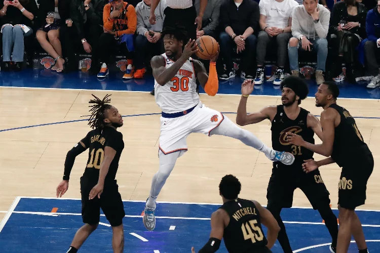 New York Knicks, Cleveland Cavaliers'a karşı 2-1 öne geçti