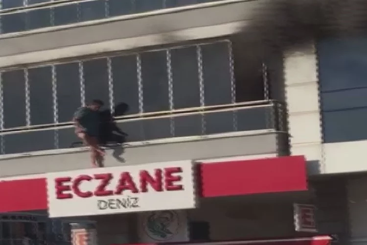 İzmir'de yangın: Canını kurtarmak için balkona koştu