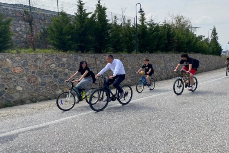 Avrupalı öğrencilerden Kemalpaşa’da bisiklet turu