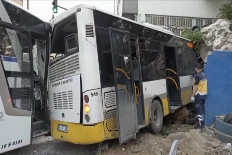 Bursa'da kaza! Servis otobüsü ile halk otobüsü çarpıştı