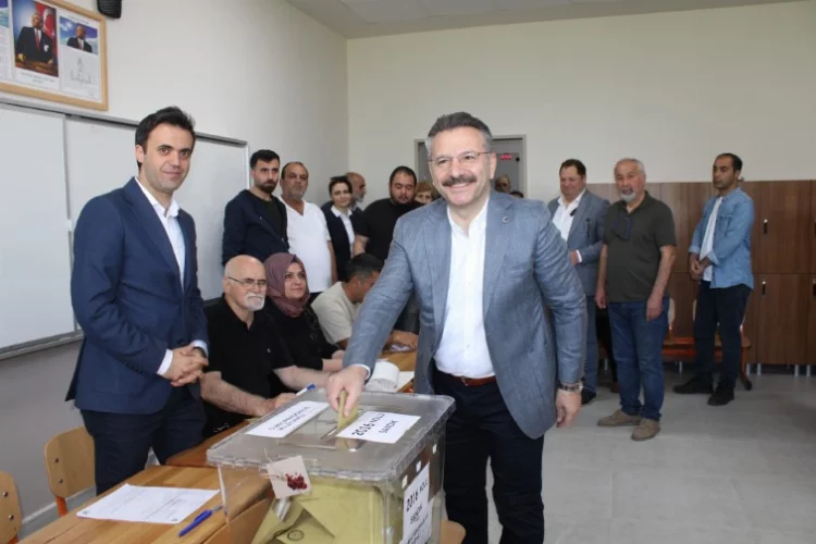 Vali Aksoy’un oy kullandığı sandıkta sonuçlar belirlendi