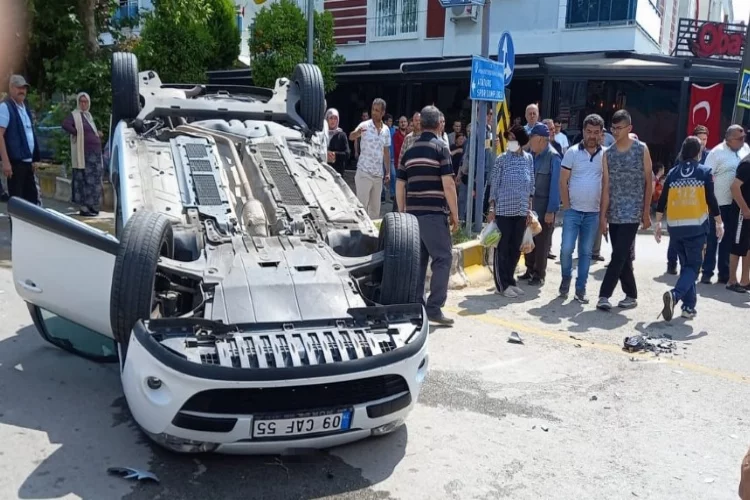 Aydın'da kaza yapan otomobil ters döndü
