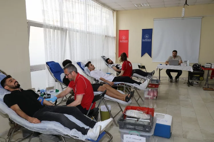 Aydın’da üniversiteli gençler kan bağışına dikkat çekti